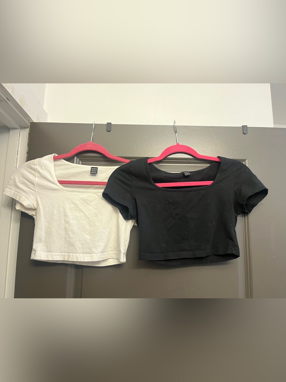 SHEIN women’s bundle of 2 crop tops size Small (white & black) - Picture 2 of 4